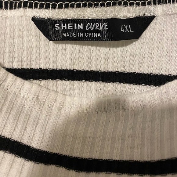 Plus Size Crop Top​​​​​​​​​​​ - Picture 2 of 2